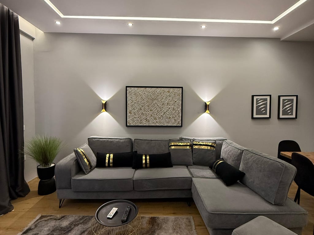 Affittasi appartamento 1+1 ad Arlis, vicino alla Farmacia n. 10 in Via di Dibra.