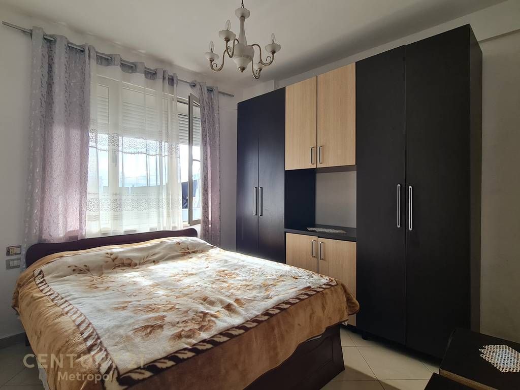 SHES APARTAMENT 2+1+2 NE KAMEZ-PRANE GJIMNAZIT IBRAHIM RUGOVA!