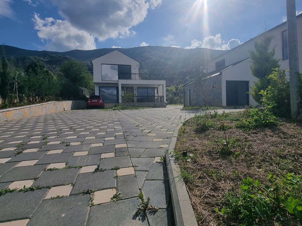 LUXURIOUS VILLA FOR RENT IN BERZHITE!