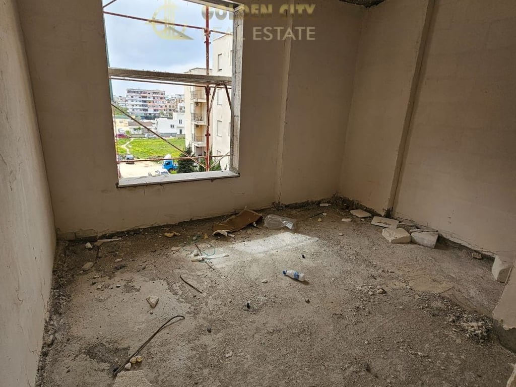 Shitet Apartament 1+1 1050€m2 Golem 