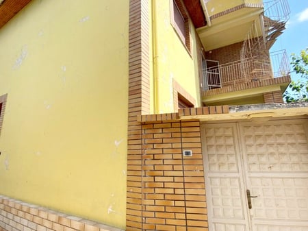 🔥Nuovo elenco, solo 10 m dal nostro ufficio🔥 Vendesi villa a 2 piani, centro Kavajë