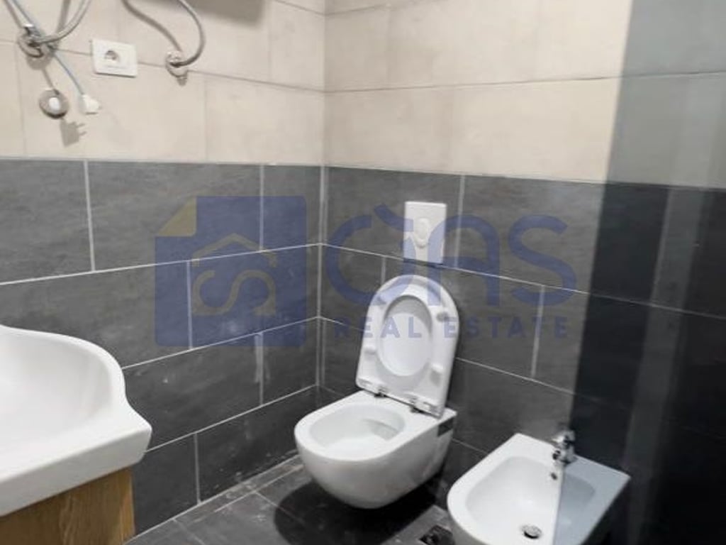 A 2+1 apartment is for rent in Shkoze.