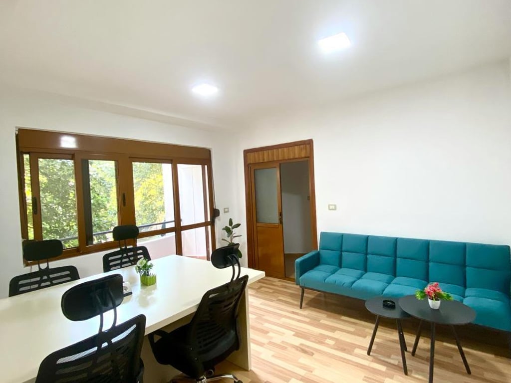 Zyra me qira ne qender tek 9 Kateshet