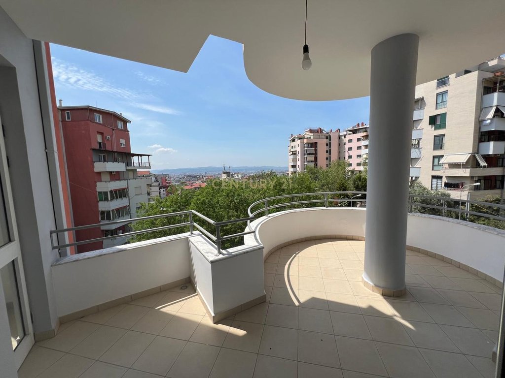 Vendesi appartamento 1+1 a Fresk Rr.Teleferikut 84.000 €