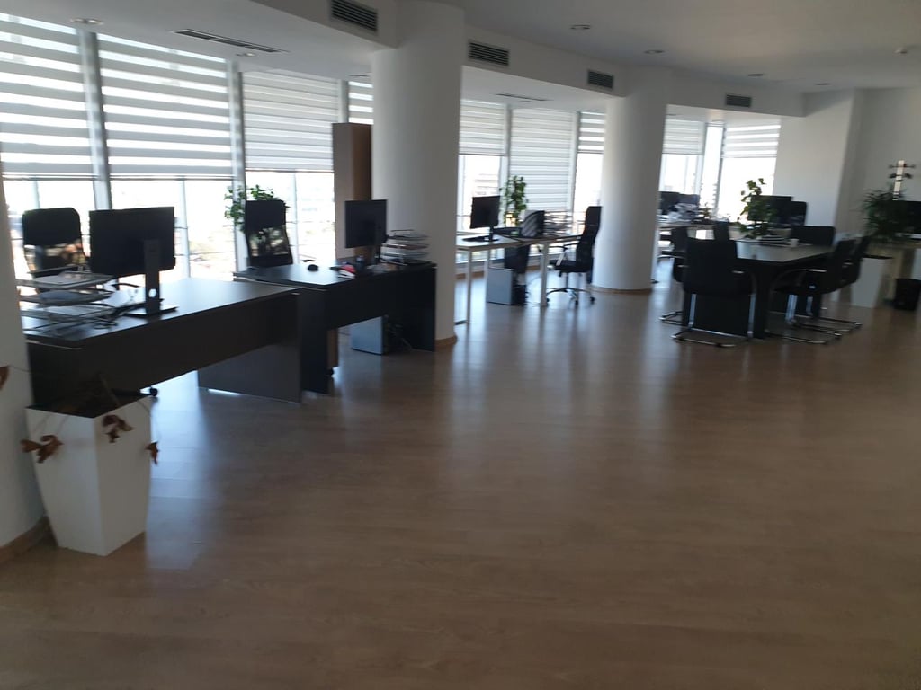 Ambiente per UFFICI in affitto vicino alla PIRAMIDE