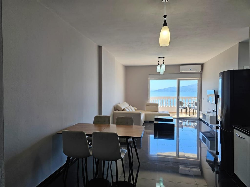 Apartment 2+1 for sale in Saranda with a sea view.