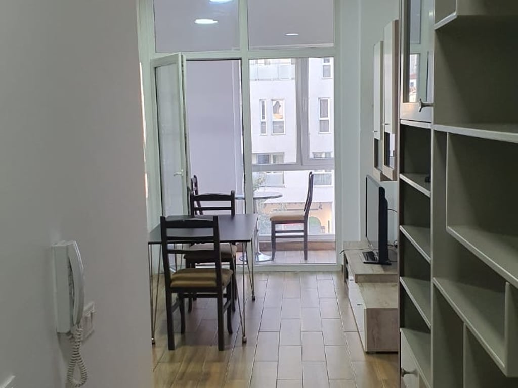 1+1, Kika Complex 2, Paris Commune, 570 euros