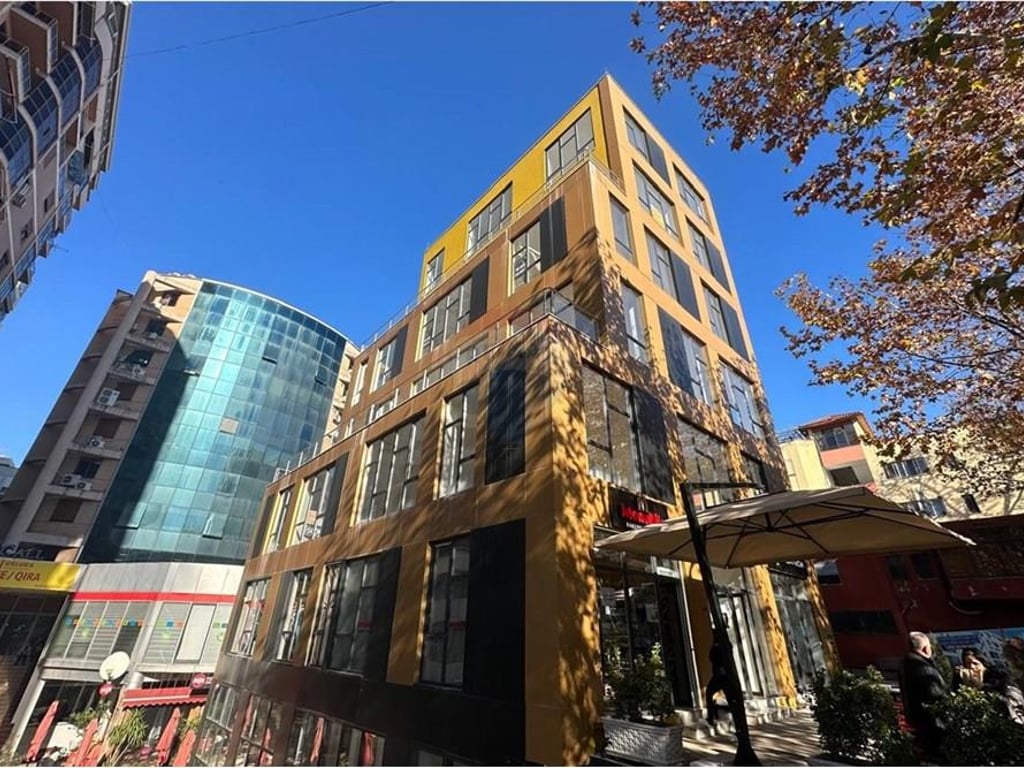 QIRA AMBIENT PER ZYRA, USLUGA