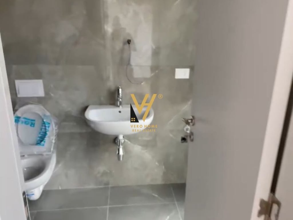 JEPET ZYRE 110M2 ME QERA TE KOMPLEKSI ARLIS 550 EURO