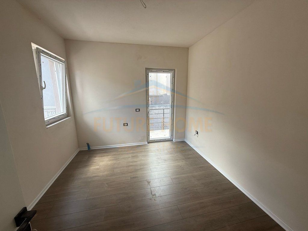 In vendita, Appartamento 2+1+ Posto Auto, Quartiere 2, Korçë (KO50101)