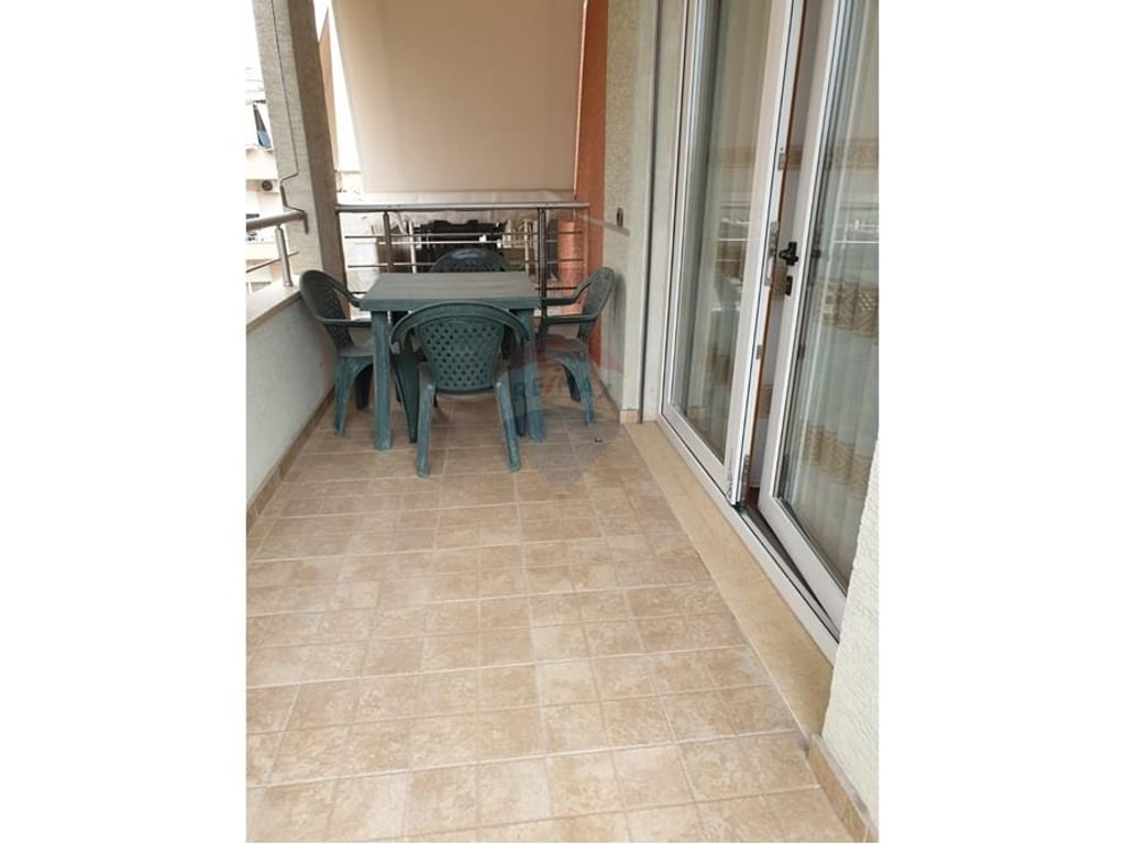 Jepet me qira apartament 3+1+2, te Liqeni I Thate