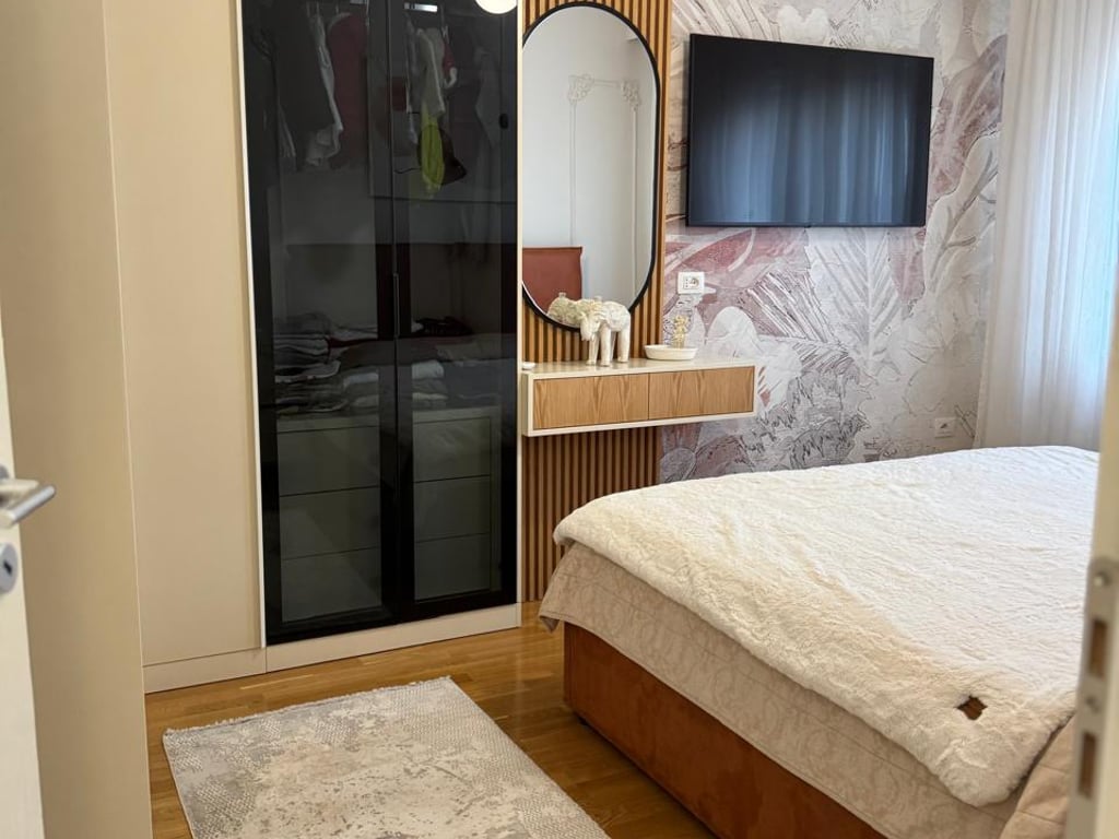 Super 1+1+P apartment for rent on Barrikadave Street.