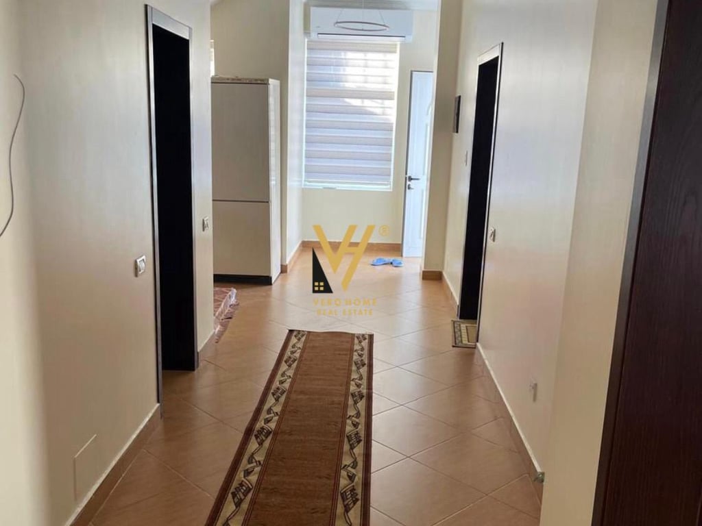 AFFITTASI APPARTAMENTO 2+1+BALCONE AL MERCATO ELETTRICO 50.000 LEK