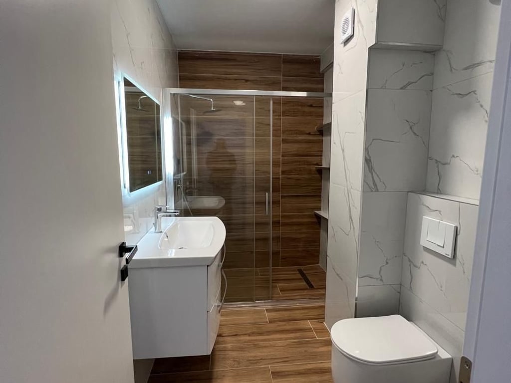 Shitet Apartament 2+1 Kompleksi Fratari Astir. Totalisht i investuar. 133.000 euro 
