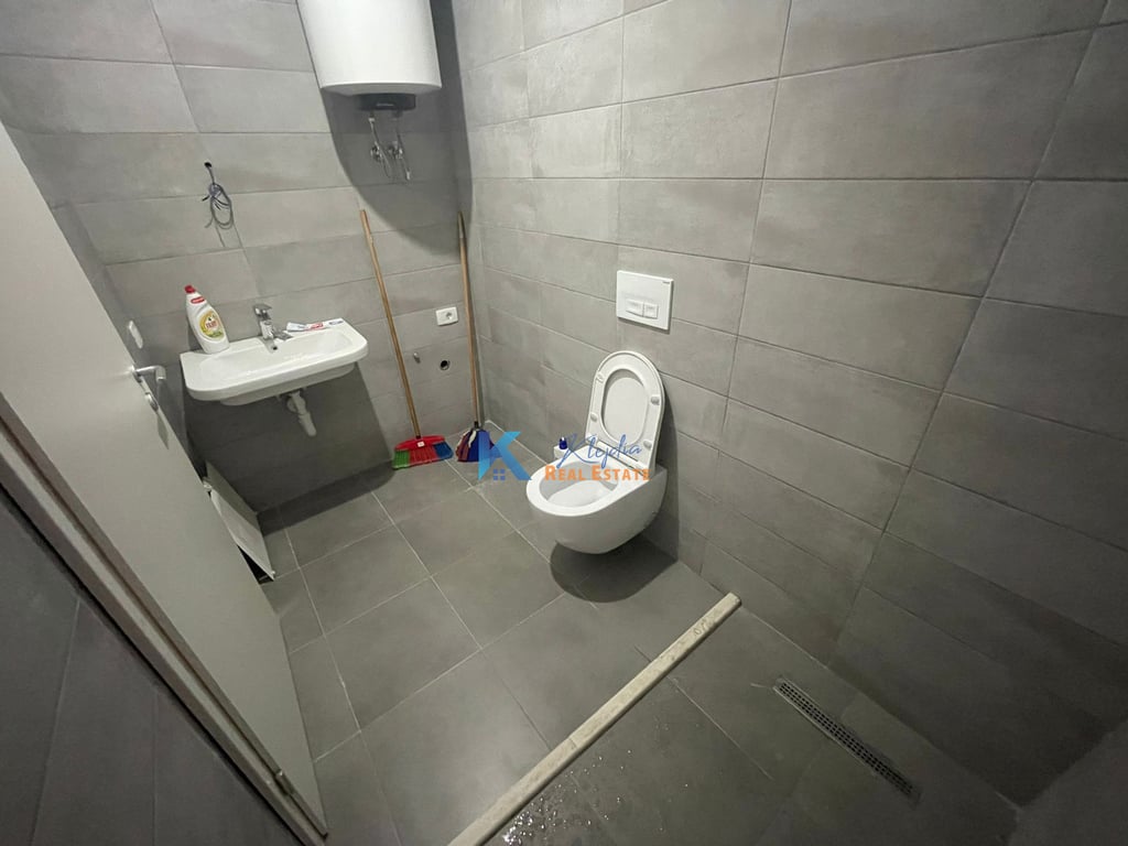 Apartament 1+1 per qira ne Ali Dem, te kompleksi Mangalem