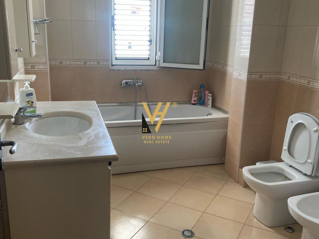 JEPET APARTAMENT 3+2+BLK ME QERA NE SELITE 500 EURO