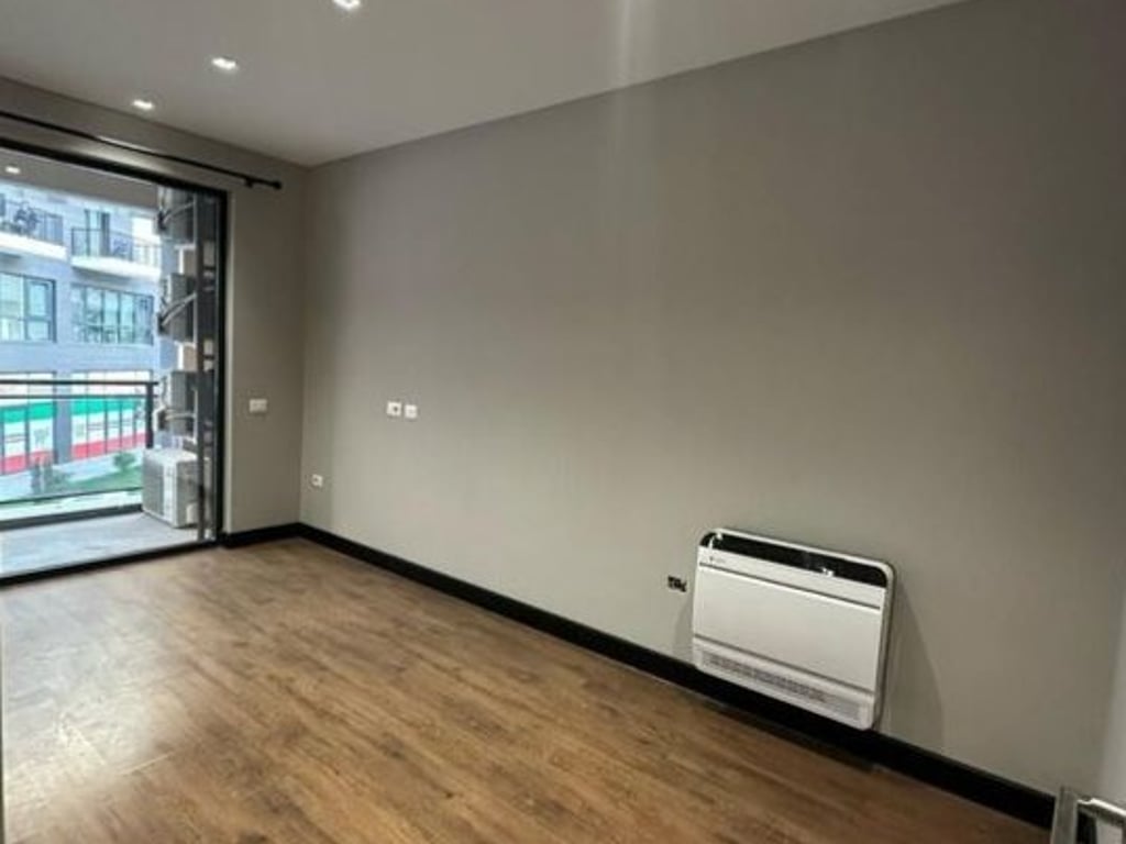 🏢 ZYRA MODERNE ME PARKIM PËR QIRA – RRUGA E KOSOVARËVE