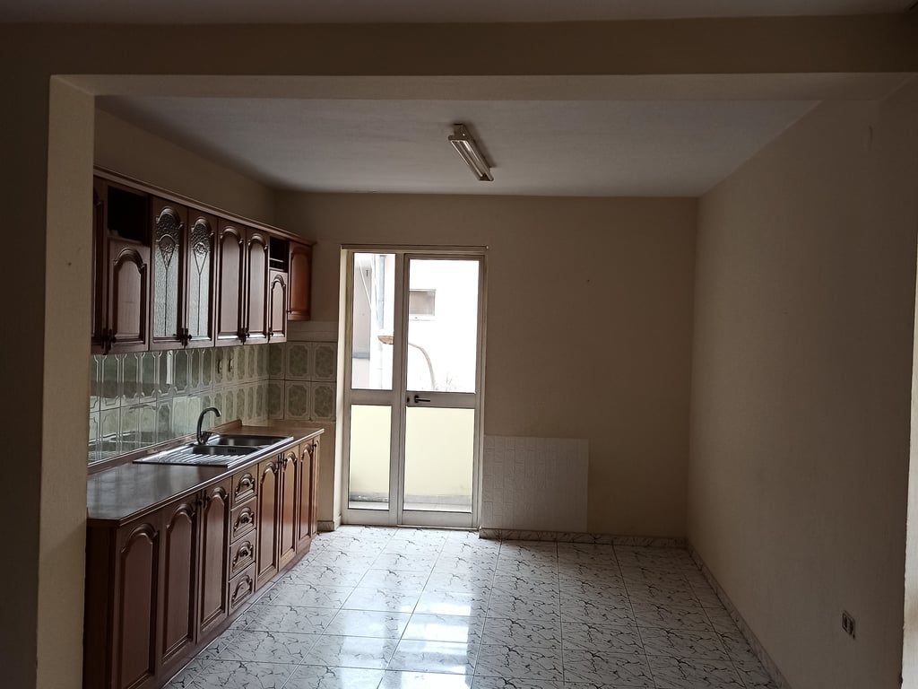 APARTAMENT 2+1 ME QERA 103 m²  RRUGA E DIBRES TE MEDRESEJA. 2 DHOME 2 BALLKONE 1 GUZHINE.