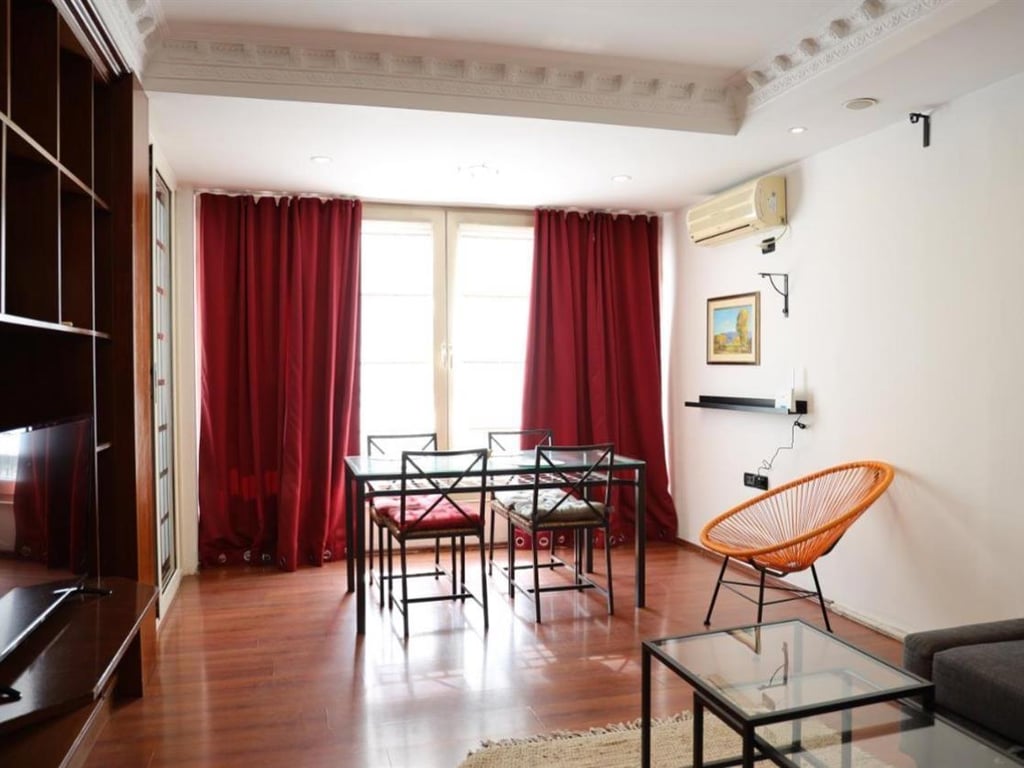 Jepet me qera apartament ne qender te Tiranes