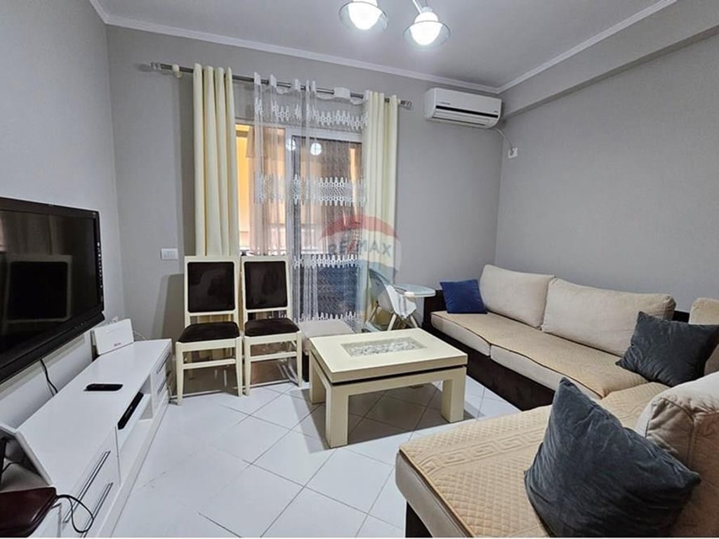 Jepet me qera apartamenti 1+1 ne Astir