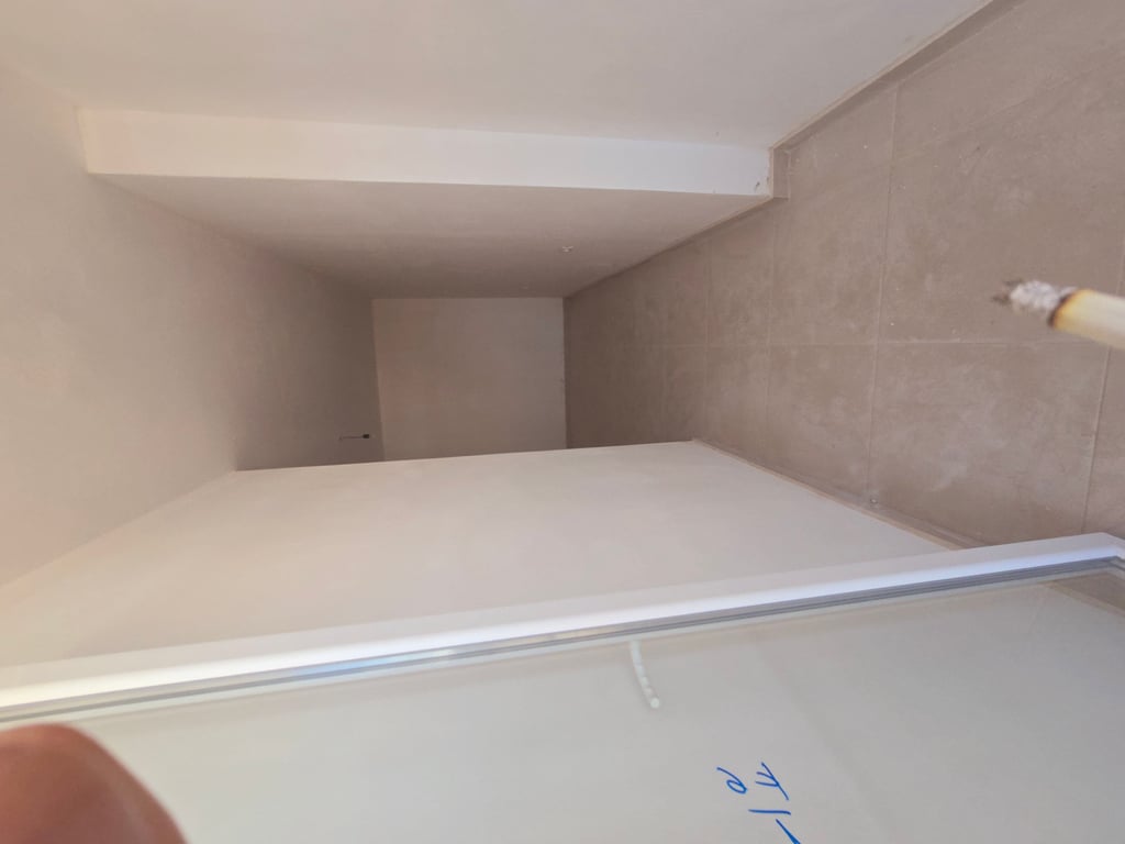 SHITET APARTAMENT 2+1 PRANE UJËSJELLËSIT , DURRËS 