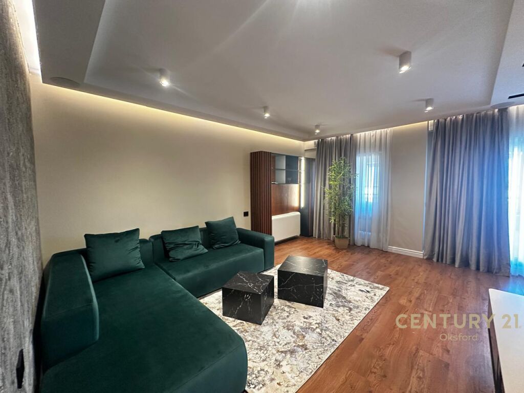 SHITET EKSKLUZIVE PENTHOUSE LUKSOZ 3+1+VERANDE TE KOPSHTI BOTANIK