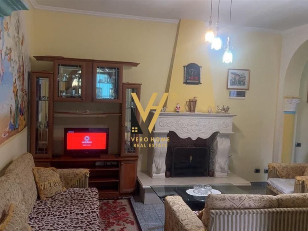 Appartamento 2+1+1 in Affitto a 21 Dhjetori 600 Euro