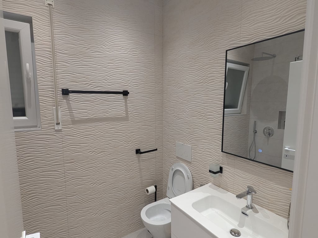 1+1, furnished, at the botanical garden, 500 euros.