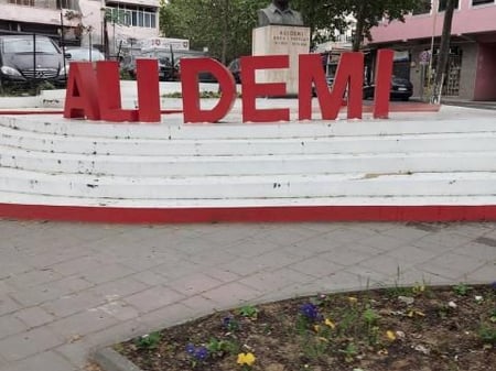 *Zyre me Qera - H. e Pare me Qera || 📍Rezidenca Kaimi - Ali Dem || Sp.98m² - Kt.6 - 400€*