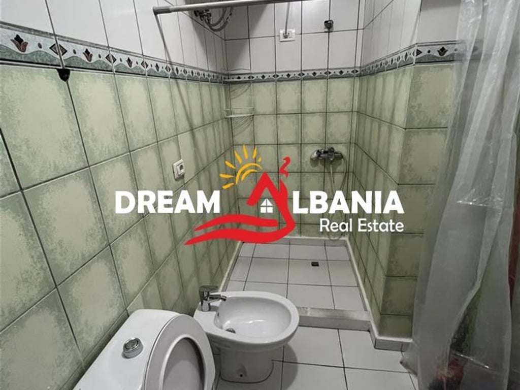 Apartament 2+1 me Qera tek Komuna e Parisit, Tirane (ID 42215239)