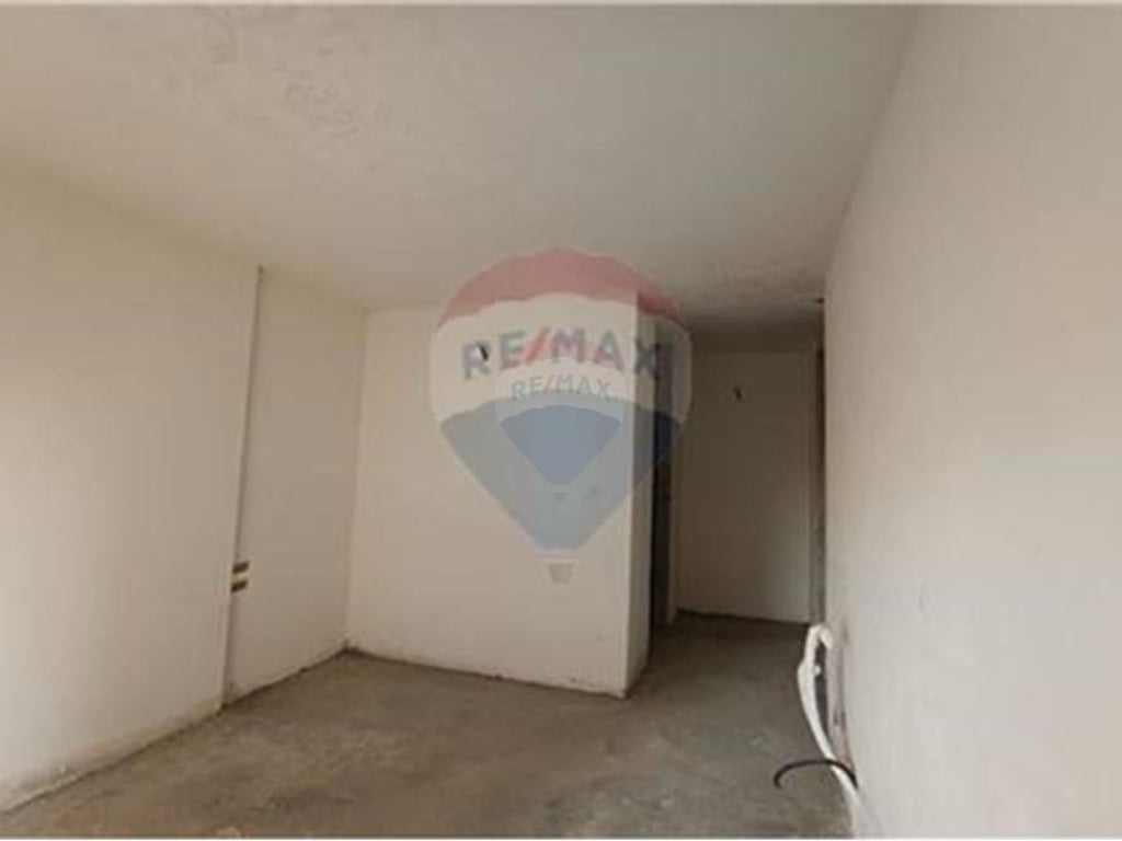 2+1+2 apartment for sale at Pazari i Ri