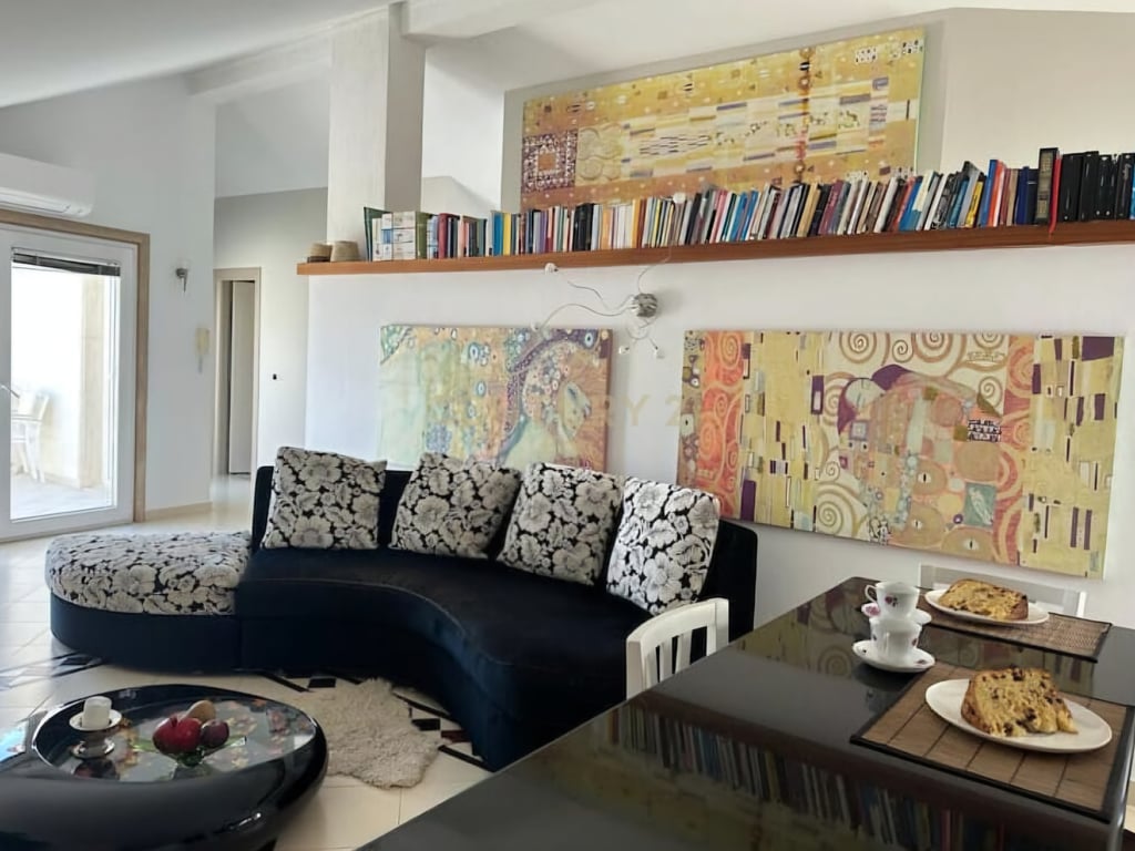 IN VENDITA – VILLA SU 4 PIANI NEL CENTRO DI DURRES VICINO AL TRIBUNALE!