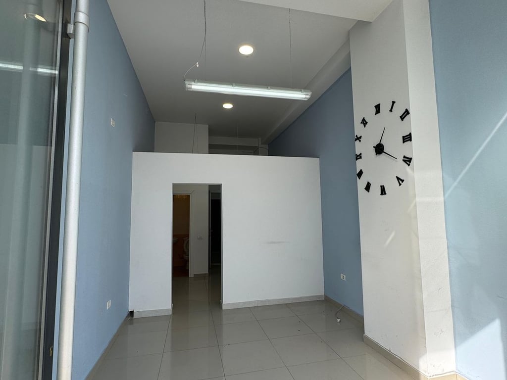 Business Space for Sale in the Paris Commune