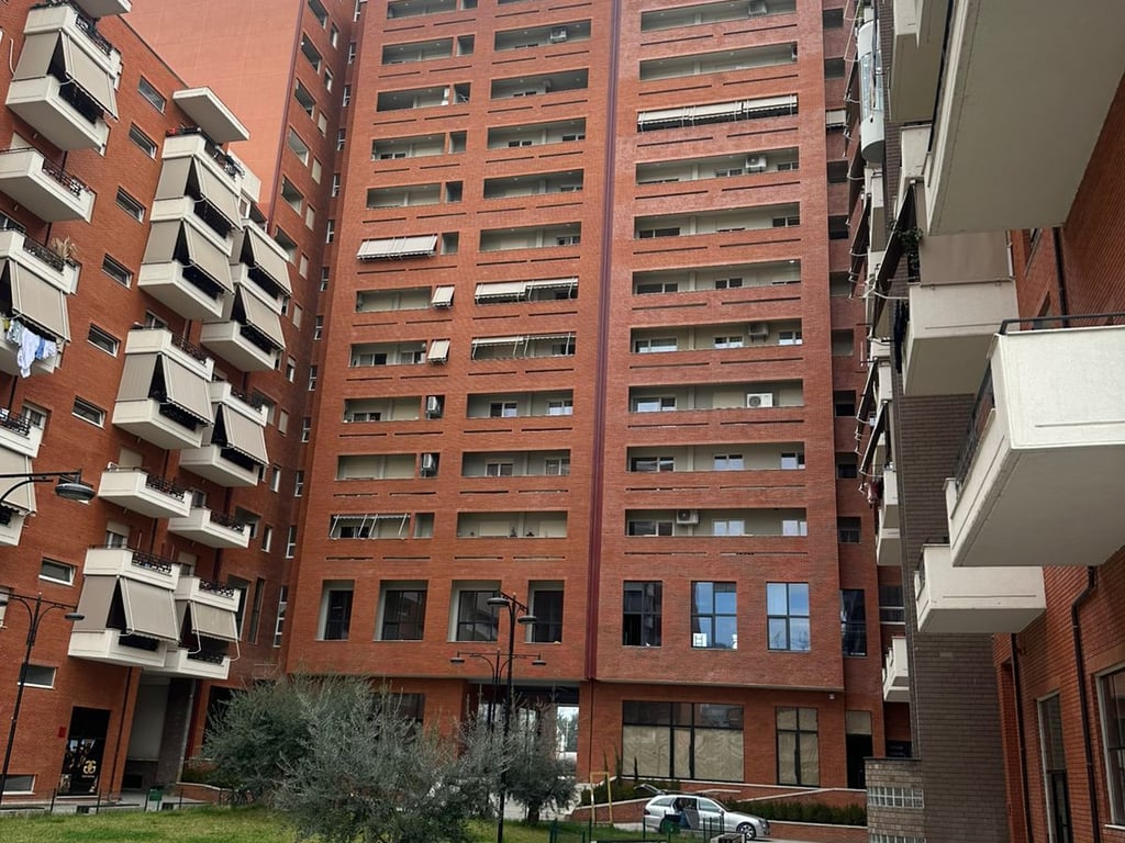 For sale: 3+1+2 apartment and 2 parking spaces at Golden Gate, opposite American Hospital 3.