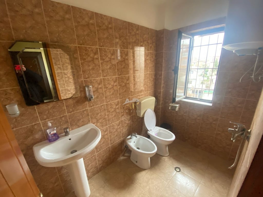 A 1+1 apartment is available for rent at Tregu Elektrik.