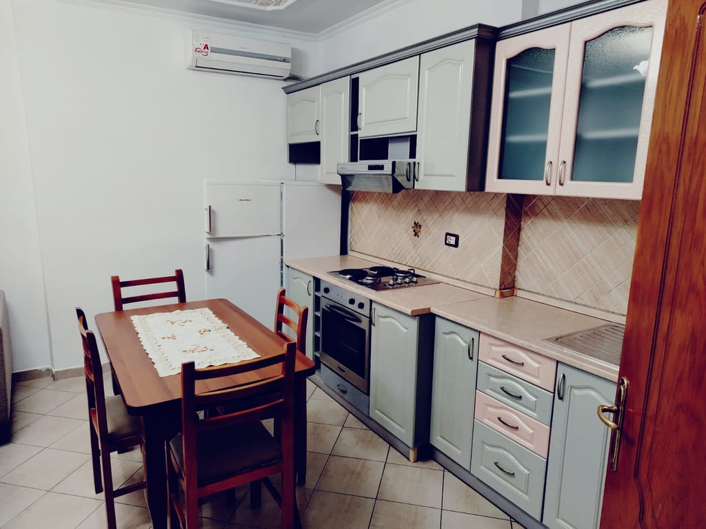 Me qera Apartament 1+1 Kinostudio