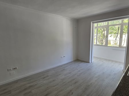 Apartament 2+1 perballe shkolles Harry Fultz, prane Stacionit te Trenit!