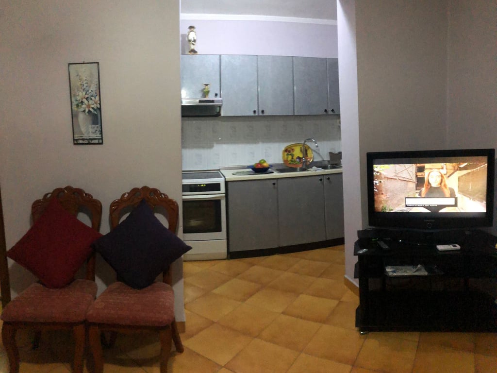 Jepet me qera apartament 3+1 ne Xhamllik!