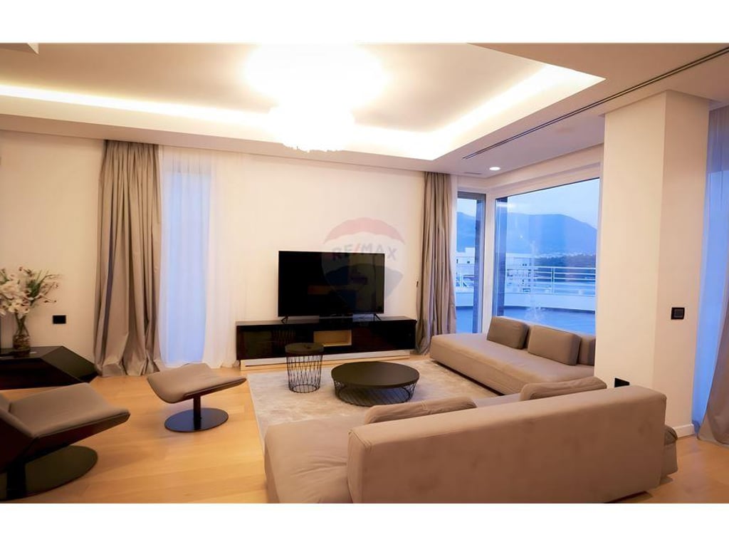 PENTHOUSE LUKSOZ PER SHITJE, KOPSHTI ZOOLOGJIK