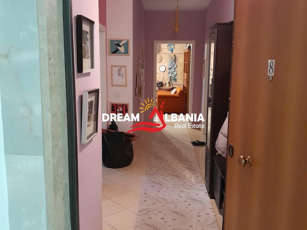 Appartamento 2+1 in affitto presso la Comune di Parigi, vicino al Cristallo a Tirana (ID 42214358)