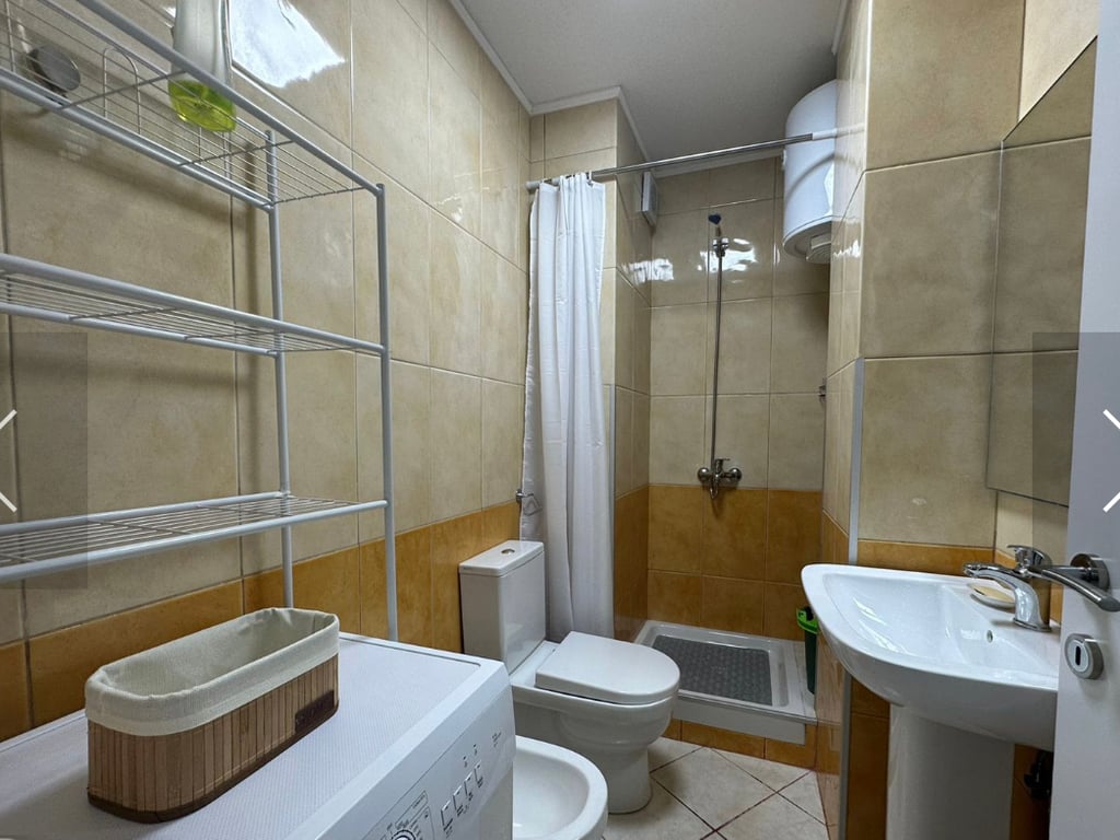 jepet apartament 1+1 me qera ne Qender te tiranes , rr Bogdaneve