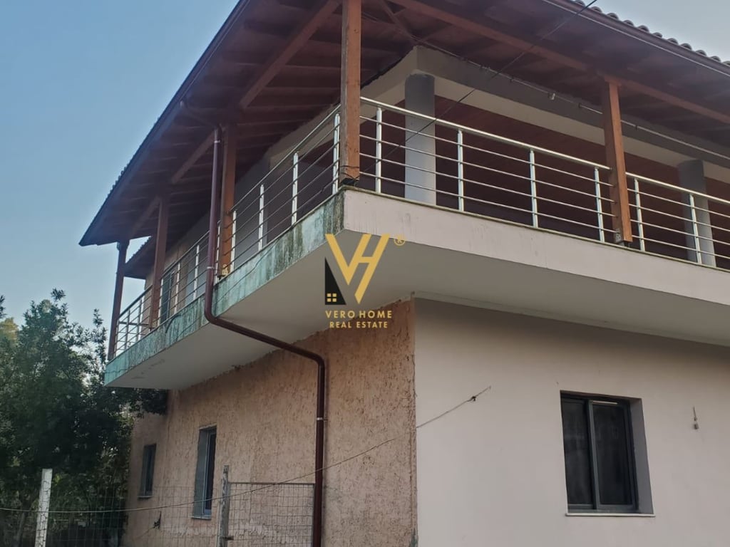VENDITA DI UNA VILLA A DUE PIANI DI 410 M2 A PEZE TE MADHE 235.000 EURO