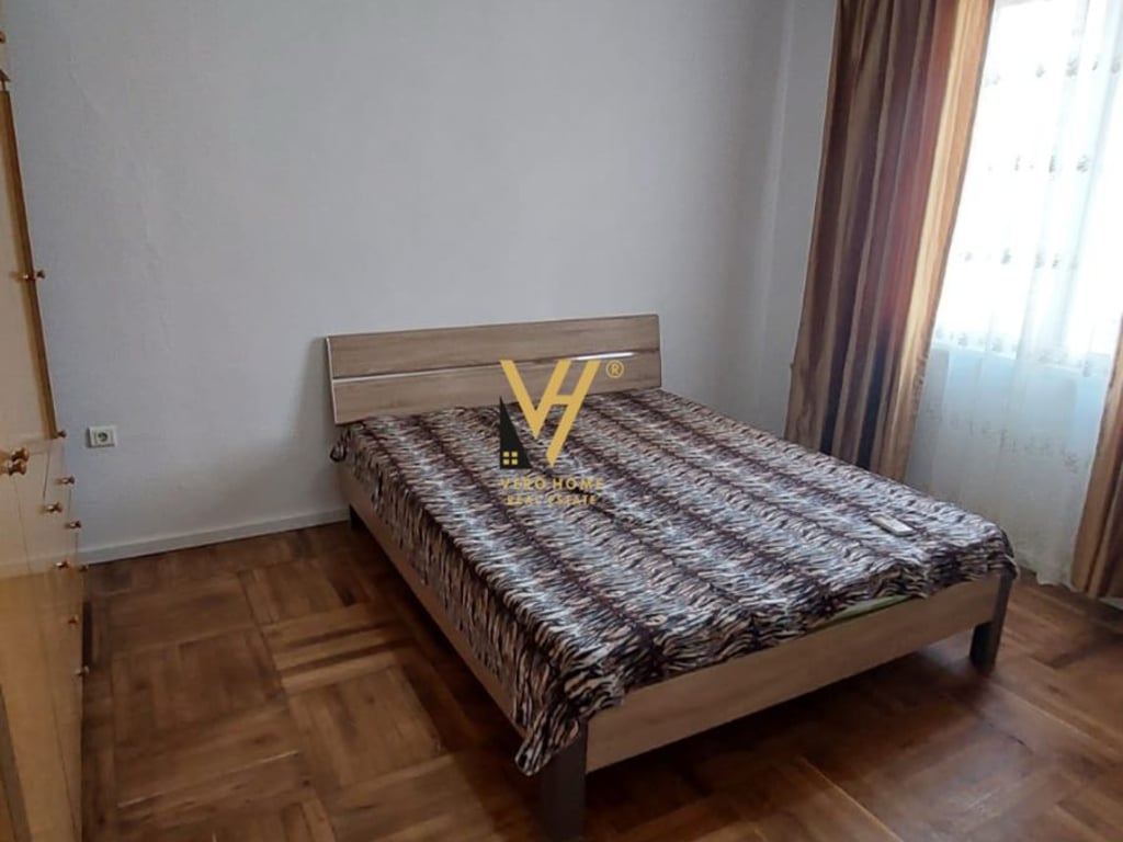 JEPET AMBIENT 120 M2 ME QERA MYSLYM SHYRI 900 EURO