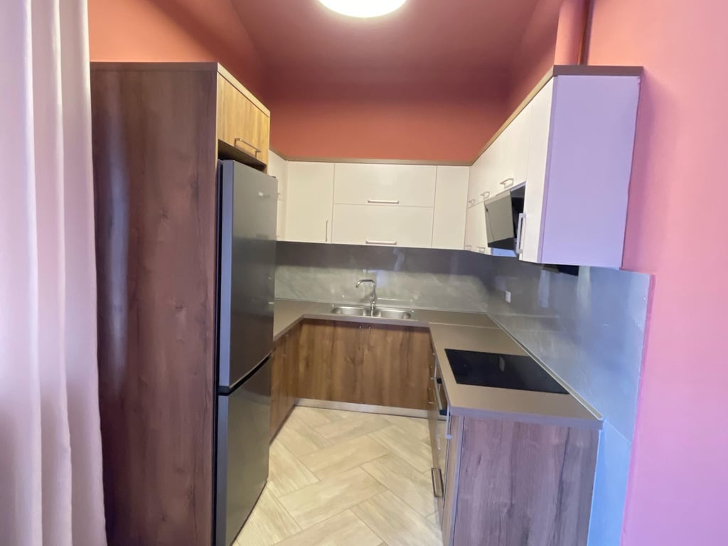 Affittasi appartamento 2+1+2 con un posto auto e vista sul Lago Artificiale, al Lago Artificiale.