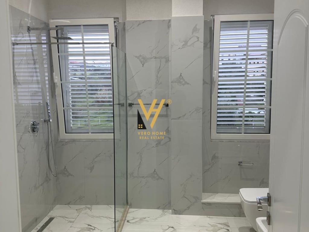 JEPET AMBIENT 220 M2 ME QERA NE PASKUQAN 5.000 EURO