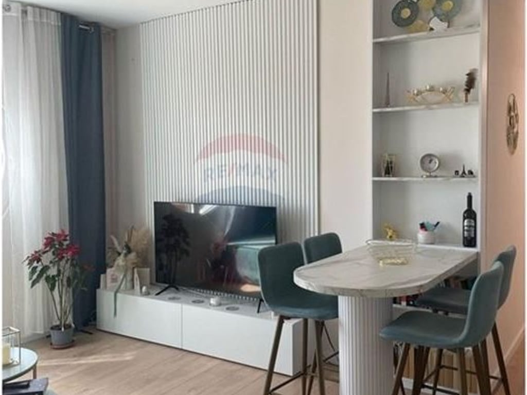 VENDESI APPARTAMENTO 2+1 IN VIA KAVAJES