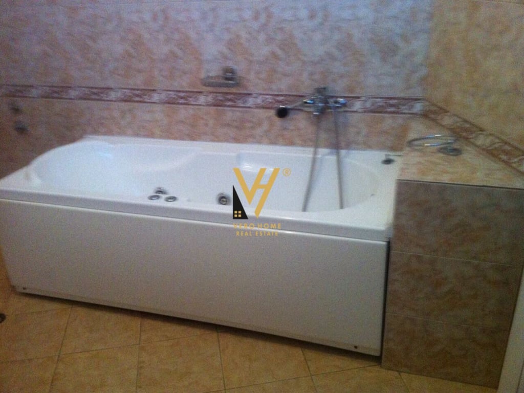 3-Story Villa for Rent in Student City - 2,500 Euros