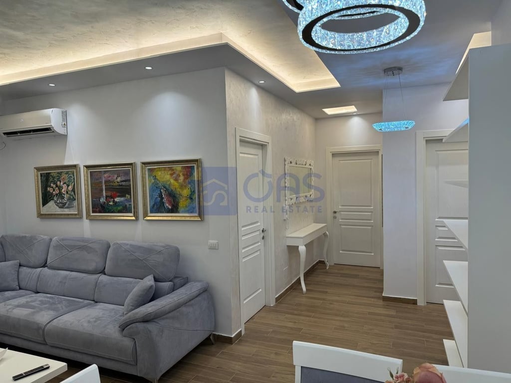 A 2+1 apartment is for rent on Kavaja Street for 600 euros.