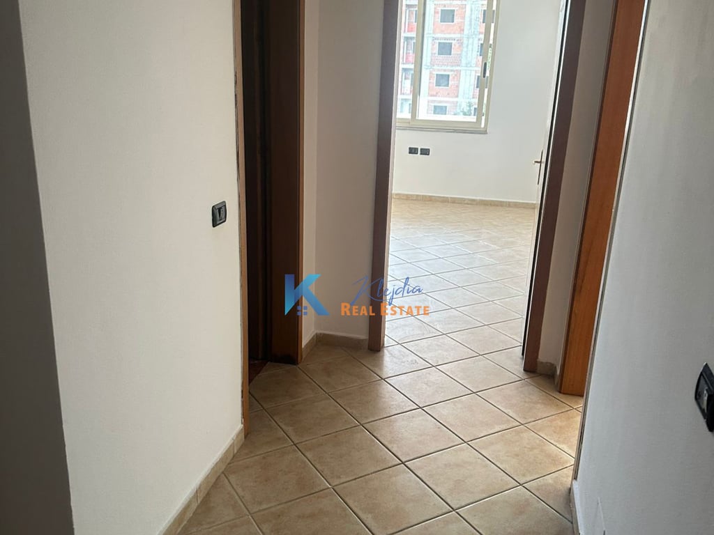 Apartament 1+1 per qira te ish Nshrak, pas Sq21