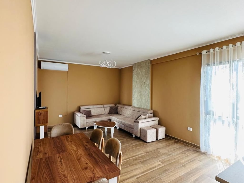 AFFITTASI APPARTAMENTO 2+1+2+BALCONE A 800 EURO, 116 m, PRESSO IL COMPLESSO ARLIS, VICINO ALLA FARMACIA 10.